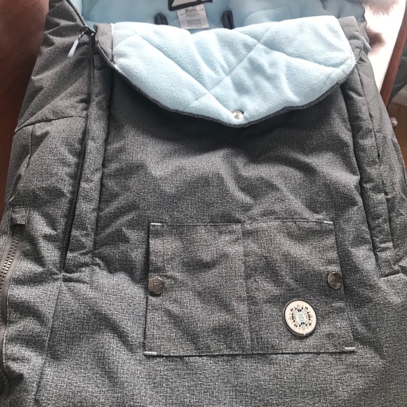 BLIZZ carseat cover ! - Picture 7 of 8